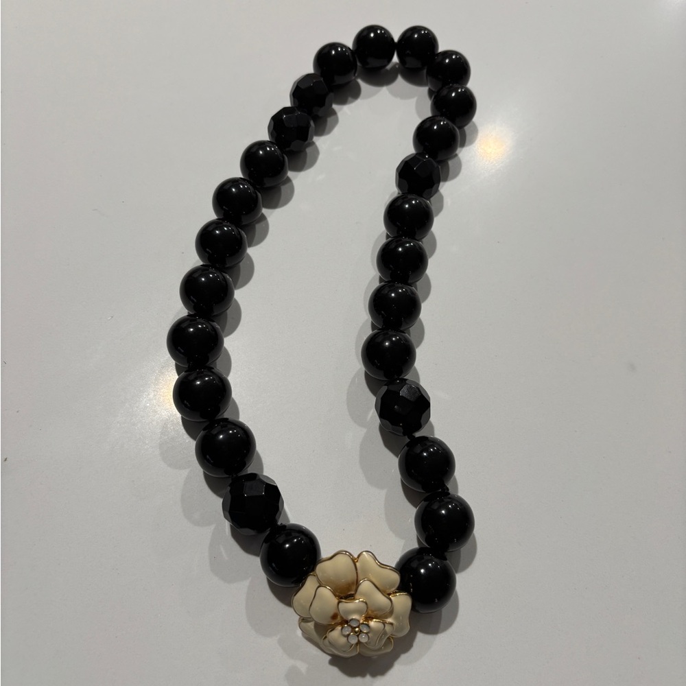 Stella and Dot Vintage Elegant Black Beaded Necklace with Cream Flower - - Picture 1 of 2